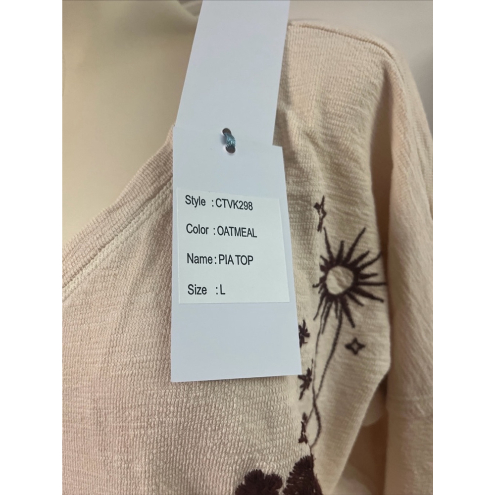 NWT distressed women’s embroidered sweater blouse by Caite Kyla Seo - Picture 8 of 16